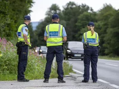 ﻿- radar - meritev hitrosti, - 13.08.2019 – Spodnji Log - Vseevropska akcija Hitrost v kateri so sodelovali tudi slovenski policisti - glavni cilj akcije zmanjšanje števila prometnih nesreč zaradi hitrosti - policijska kontrola – policijski nadzor hitrosti na cestah - Policija //FOTO: Matjaž Rušt