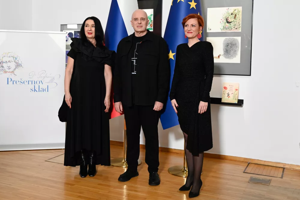 Zdenka Badovinac, Dragan Živadinov in Asta Vrečko. Foto: Nik Erik Neubauer