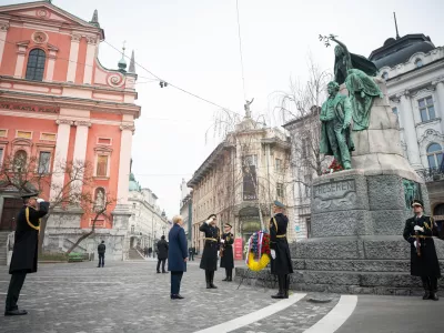 Ljubljana, Presernov trg.Predsednica republike Natasa Pirc Musar je polozila venec pred Presernovim spomenikom.