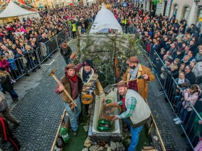 V glasbenem delu letošnjega programa bodo nastopili Halid Bešlić, Maja Šuput, Gibonni, Neda Ukraden, Slavonian Lole, Kas Tambura Band, Psihomodo Pop in skupina Vigor.