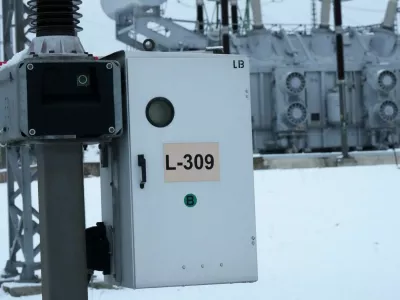 A green light is seen after the decoupling from the joint power grid with Russia, on the Latvian independent power transmission system operator's power switch in Rezekne, Latvia February 8, 2025. REUTERS/Ints Kalnins