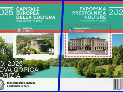 EPK GO! 2025 slavi skupna izdaja blokov velikosti 130 × 85 mm s po dvema znamkama (levo italijanska polovica bloka, desno slovenska).