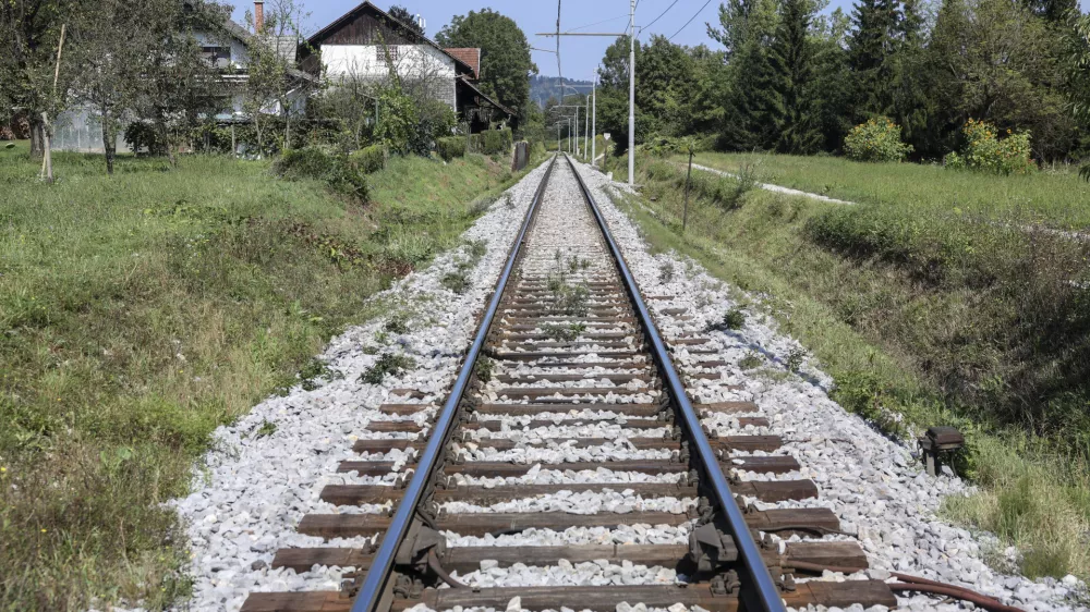 - 04.09.2024 - odsek železniške proge na relaciji Vižmarje - Medno//FOTO: Jaka Gasar