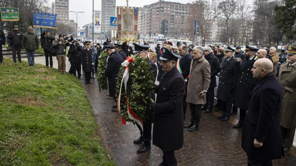 Commemorazione vittime delle Foibe in Piazza della RepubblicaMilano - Italia - CronacaLunedì, 10 Febbraio, 2025 ()Commemoration of the victims of the Foibe in Piazza della RepubblicaMilan, Italy - NewsMonday, 10 February, 2025 (),Image: 961781111, License: Rights-managed, Restrictions:, Model Release: no