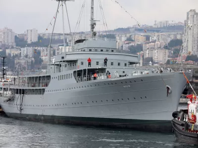 10.02.2025., Rijeka - Brod galeb dotegljen je iz Kraljevickog brodogradilista Dalmont u rijecku luku gdje je privezan uz lukobran Mololongo. Photo: Goran Kovacic/PIXSELL