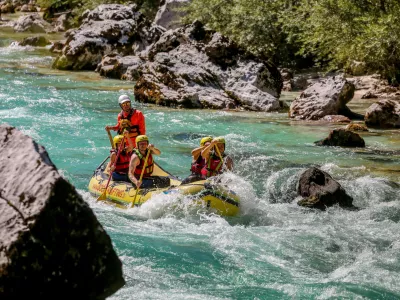 ﻿Rafting na Soči, cilj pri Trnovem ob Soči- Soča rafting Bovec -- 14.08.2016 - Posočje - Poletni Dnevnik - počitniška reportaža - poletno dopustovanje - turizem -     //FOTO: Bojan Velikonja