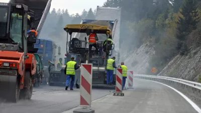 - Primorska avtocesta - oviran promet zaradi popravila cestišča - med priključkoma Vrhnika in Logatec promet poteka po dveh zoženih pasovih v vsako smer;///FOTO: Luka Cjuha