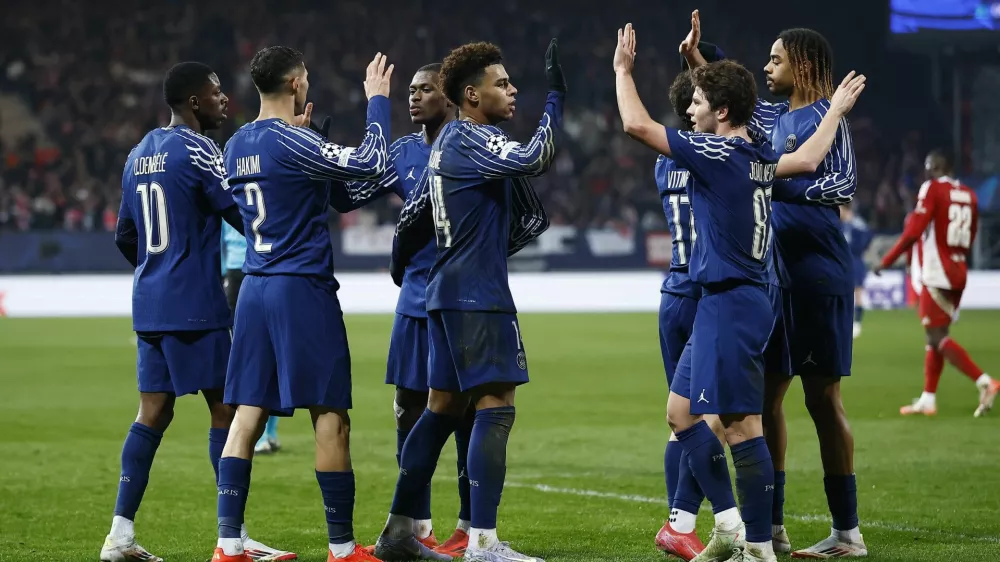 Soccer Football - Champions League - Knockout Phase Playoff - First Leg - Brest v Paris St Germain - Stade de Roudourou, Guingamp, France - February 11, 2025 Paris St Germain's Ousmane Dembele celebrates scoring their second goal with teammates REUTERS/Stephane Mahe