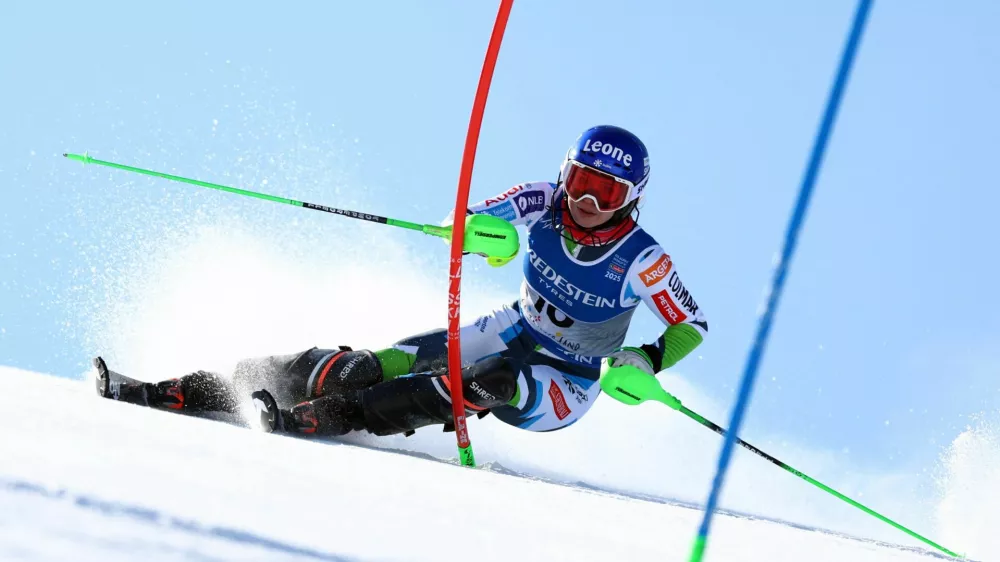 Alpine Skiing - FIS Alpine World Ski Championships - Women's Slalom - Saalbach, Austria - February 15, 2025 Slovenia's Andreja Slokar in action REUTERS/Lisi Niesner