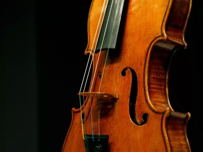 ﻿FILE PHOTO: A Stradivarius violin known as "The Penny" is displayed at Christie's auction house in New York March 27, 2008. REUTERS/Brendan McDermid (UNITED STATES)/File Photo