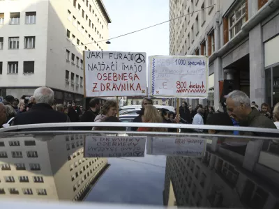 - 07.04.2023 - Protestni shod iniciative Glas ljudstva na Svetovni dan zdravja - Pohod za javno zdravstvo z Javno tribuno –zahtevali interventni zakon, v katerem predlagajo rešitve za krepitev javnega zdravstva - paket dveh zakonskih sprememb, ukinitev dopolnilnega zdravstvenega zavarovanja in predlog za pravičnejši davek - protest //FOTO: Luka Cjuha