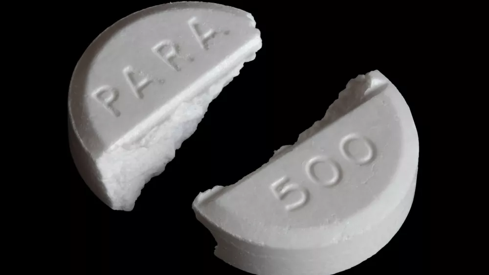 D1N07B Paracetamol Tablet broken into two halvesFoto: Reuters/Alamy