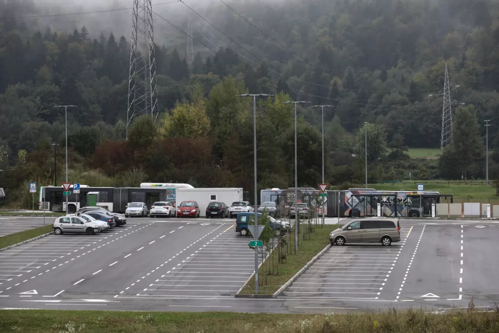 ﻿29.09.2020 P + R StanežičeParkirišče se nahaja ob Celovški cesti, blizu mladinskega golf igriščaFOTO: Luka Cjuha.