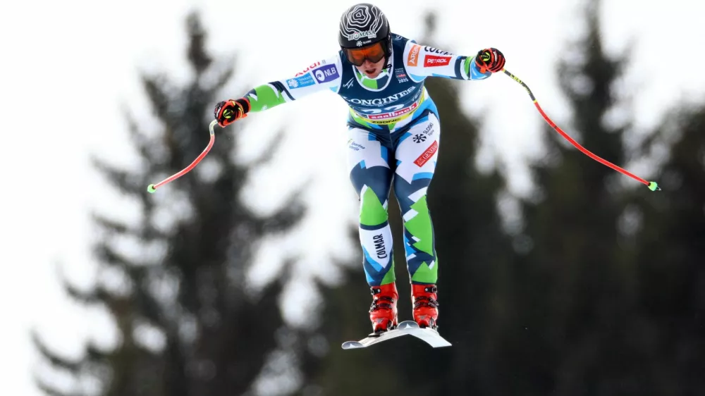 Alpine Skiing - FIS Alpine World Ski Championships - Men's Team Combined - Saalbach, Austria - February 12, 2025 Slovenia's Nejc Naralocnik in action during the downhill run REUTERS/Lisi Niesner