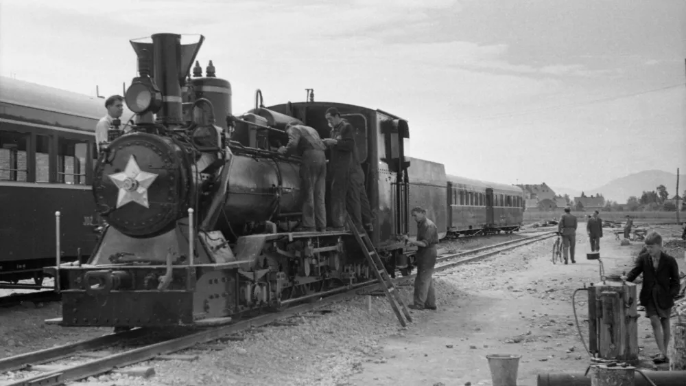 pionirska proga zadnje priprave lokomotive pred pionirsko vožnjo / Foto: Foto: Zvone Mahovič, Hrani: Mnszs