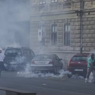 ﻿- policija je uporabila solzivec - - 05.10.2021- protestni shod v Ljubljani - protest nasprotnikov uvajanja covid ukrepov PCT (preboleli, cepljeni, testirani) - vlada je prvič v zgodovini samostojne Slovenije aktivirala 9. člen Zakona o nalogah in pooblastilih policije, da zaradi velike verjetnosti hujših kršitev javnega reda pred vrhom EU-Zahodni Balkan za dva dni omeji oz. prepove gibanje v Ljubljani, na Bledu in v okolici Brda pri Kranju/FOTO: Jaka Gasar