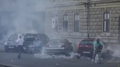 ﻿- policija je uporabila solzivec - - 05.10.2021- protestni shod v Ljubljani - protest nasprotnikov uvajanja covid ukrepov PCT (preboleli, cepljeni, testirani) - vlada je prvič v zgodovini samostojne Slovenije aktivirala 9. člen Zakona o nalogah in pooblastilih policije, da zaradi velike verjetnosti hujših kršitev javnega reda pred vrhom EU-Zahodni Balkan za dva dni omeji oz. prepove gibanje v Ljubljani, na Bledu in v okolici Brda pri Kranju/FOTO: Jaka Gasar