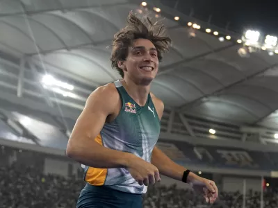 Armand Duplantis of Sweden competes in the men's pole vault finals during the Diamond League event held in Suzhou in eastern China's Jiangsu province Saturday, April 27, 2024. On Saturday, the Swede was the only competitor to clear 5.92 meters, then he cleared 6 meters at his first attempt before raising the bar to 6.25 for three shots at the record. (AP Photo/Ng Han Guan)