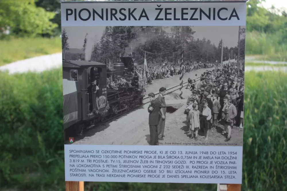 tabla pionirska proga / Foto: Venčeslav Thaler 