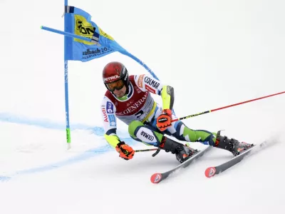 Alpine Skiing - FIS Alpine World Ski Championships - Men's Giant Slalom - Saalbach, Austria - February 14, 2025 Slovenia's Zan Kranjec in action during the first run REUTERS/Leonhard Foeger