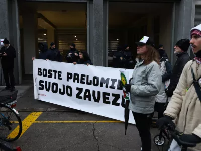 glas ljudstva, opozorilni protest. foto: Bojan Velikonja 