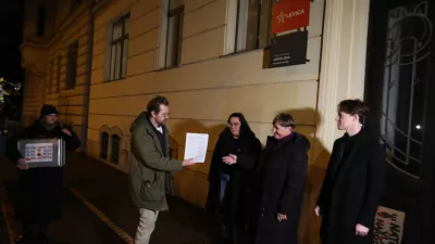 glas ljudstva, opozorilni protest. foto: Bojan Velikonja 