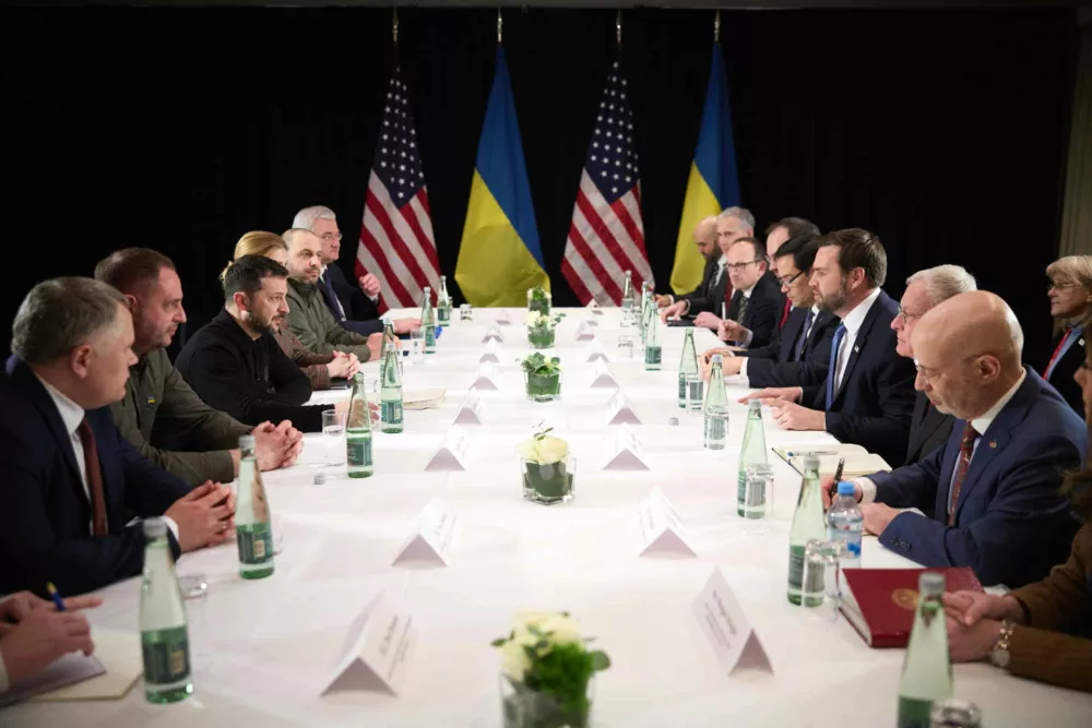 HANDOUT - 14 February 2025, Bavaria, Munich: Ukraine's President Volodymyr Zelensky (3rd L) meets with US Vice President JD Vance (3rd R) on the sidelines of the 61st Munich Security Conference (MSC). Photo: -/Ukrainian Presidency/dpa - ATTENTION: editorial use only and only if the credit mentioned above is referenced in full