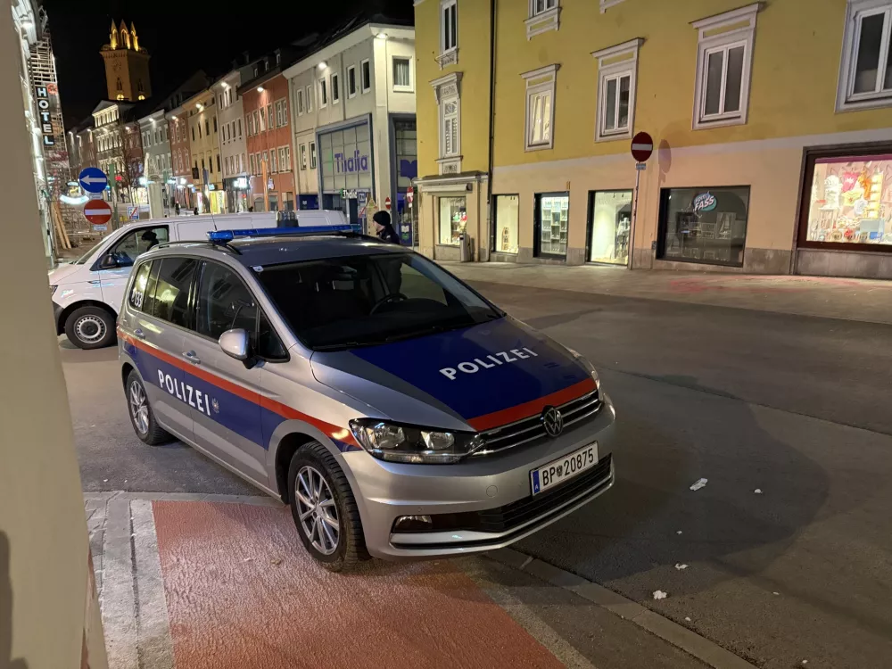 15 February 2025, Austria, Villach: Police are seen after a knife attack near the main square in downtown Villach, where a 14-year-old boy was killed and four others were injured. Authorities have arrested a 23-year-old Syrian asylum seeker in connection with the attack. Photo: Gerd Eggenberger/APA/dpa