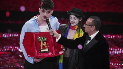 Olly wins the 75th Sanremo Festival 2025 during the final evening of 75th edition of the Sanremo Italian Song Festival at the Ariston Theatre in Sanremo, Italy, Saturday, Feb. 15, 2025. (Marco Alpozzi/LaPresse via AP)