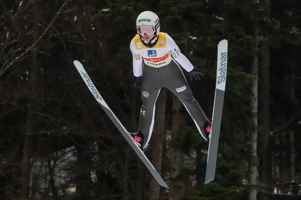 Skoki Nike Prevc so trentno tako popolni, da so šolski primer za učbenike in jih preučujejo trenerji po vsem svetu. Foto: Bojan Velikonja