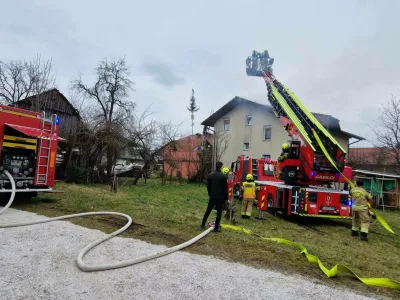 Ogled kraja požara so policisti že zaključili, vzrok zanj pa še preiskujejo. Foto PGD Jarše Rodica 