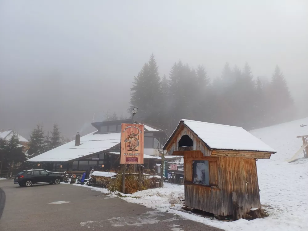 Tudi lansko zimsko sezono so krojile slabe snežne razmere. Foto: Tina Jereb