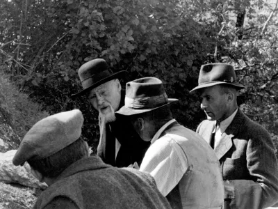 Plečnik in Bergant z glavnim zidarskim mojstrom, Stranje leta 1947. Foto: Arhiv družine Bergant