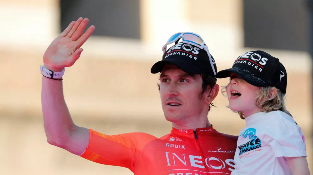 FILE PHOTO: Cycling - Giro d'Italia - Stage 21 - Roma to Roma - Italy - May 26, 2024 INEOS Grenadiers' Geraint Thomas celebrates his third place on the podium after the Giro d'Italia 2024 REUTERS/Ciro De Luca/File Photo