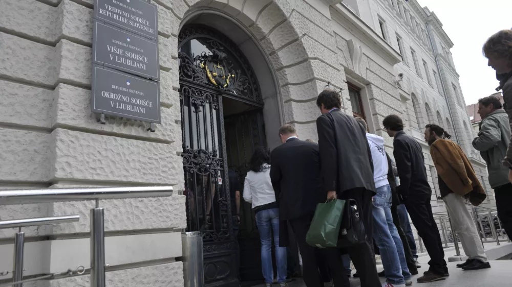 Med številnimi strankami slovenskih bank, ki so se odločile za tožbo, je tudi ljubljanska višja sodnica, ki je pred tem odločala o vsebinsko povsem podobnih zadevah. Foto: Tomaž Zajelšnik 