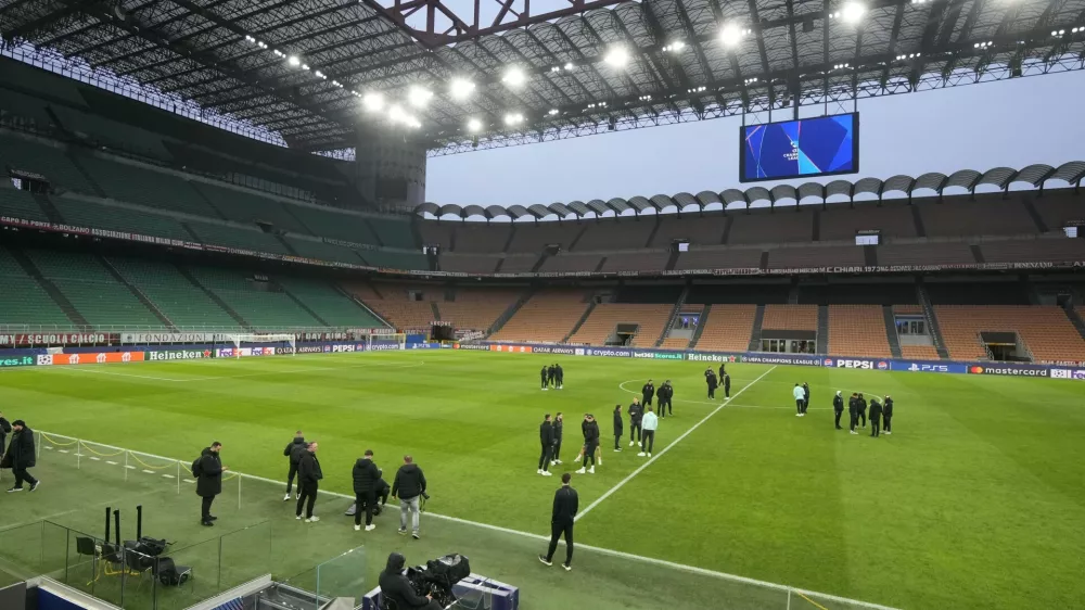 Feyenoord players stand on the pitch at the San Siro stadium in Milan, Italy, Monday, Feb.17, 2025, during a walk around ahead the tomorrow's Champions League, playoff second leg soccer match between AC Milan and Feyenoord. (AP Photo/Luca Bruno)