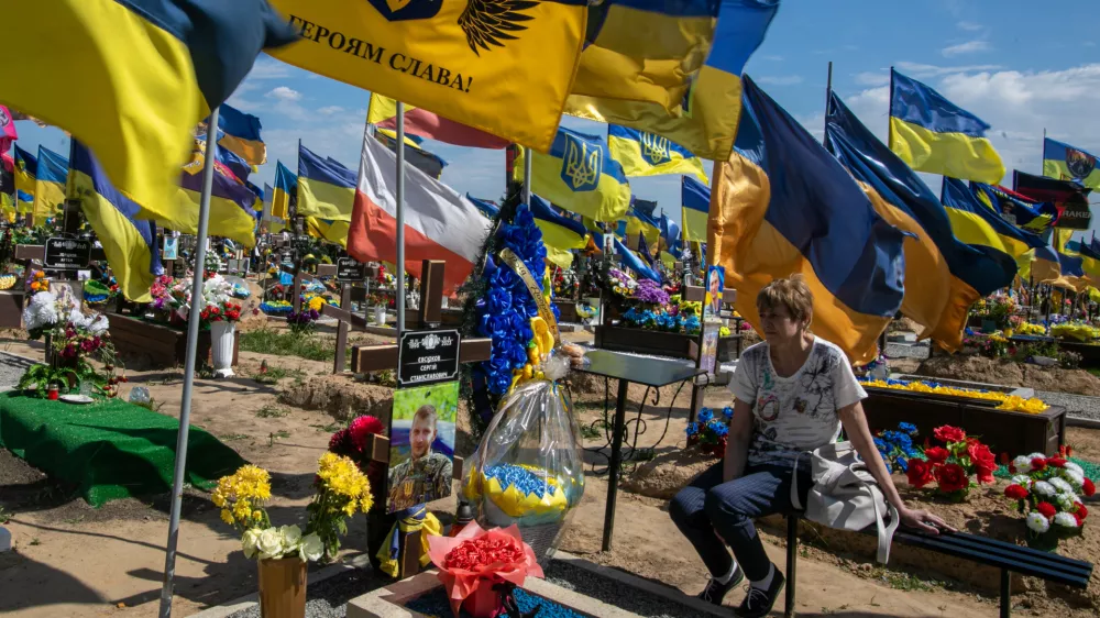 Harkiv vojaško pokopališče 1805.2024 - UKRAJINA - Reportaža Ukrajina pred poletno ofenzivo PREGLED LETA 2024FOTO: Luka Cjuha