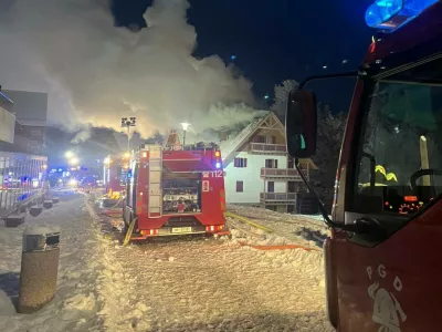 Požar je okrog 22. ure gasilcem uspelo pogasiti, pri tem pa se ni nihče poškodoval. Foto: PGD Bohova