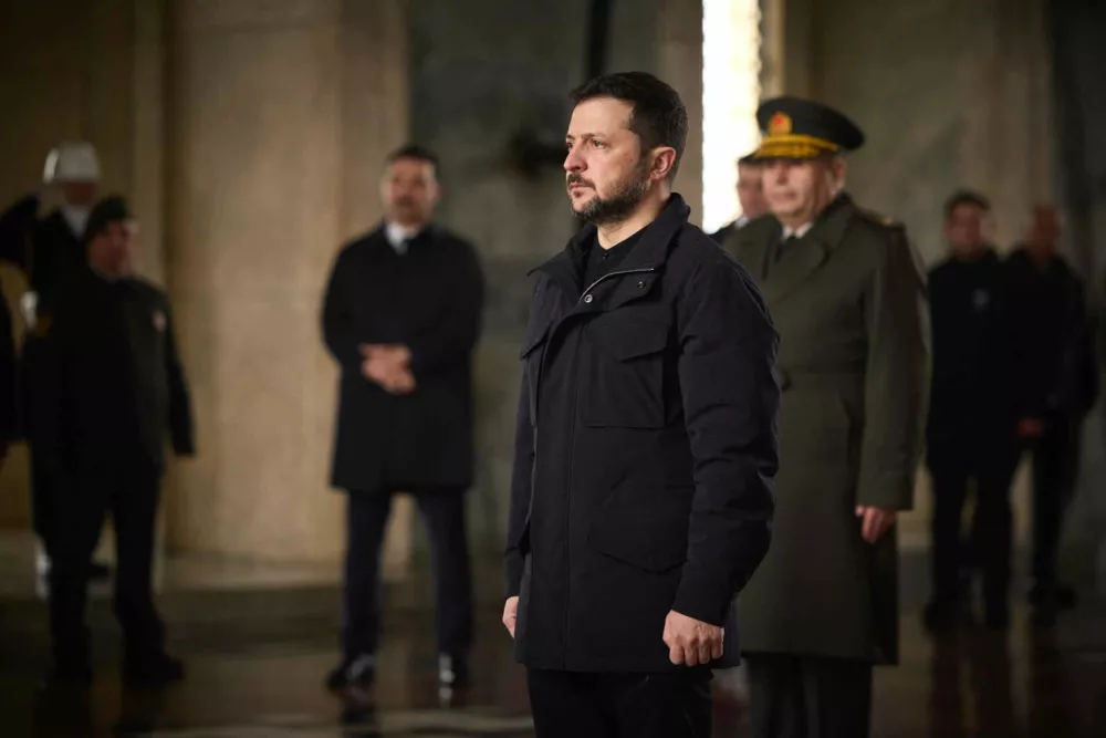 HANDOUT - 18 February 2025, Turkey, Ankara: Ukrainian President Volodymyr Zelensky visits Anitkabir, the mausoleum of Turkish Republic founder Mustafa Kemal Ataturk, during his visit to Turkey. Photo: -/Ukrainian Presidency/dpa - ATTENTION: editorial use only and only if the credit mentioned above is referenced in full