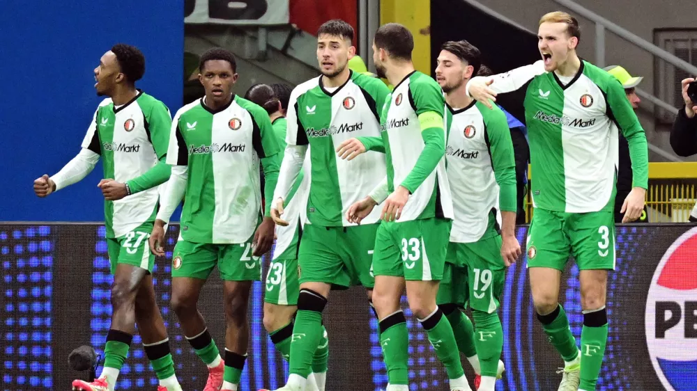 Soccer Football - Champions League - Knockout Phase Playoff - Second Leg - AC Milan v Feyenoord - San Siro, Milan, Italy - February 18, 2025 Feyenoord's Julian Carranza celebrates scoring their first goal with teammates REUTERS/Daniele Mascolo