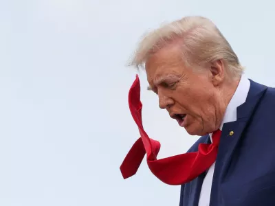 U.S. President Donald Trump disembarks Air Force One as he arrives in Daytona Beach to attend the Daytona 500 race, in Daytona Beach, Florida, U.S. February 16, 2025. REUTERS/Kevin Lamarque/Pool   TPX IMAGES OF THE DAY