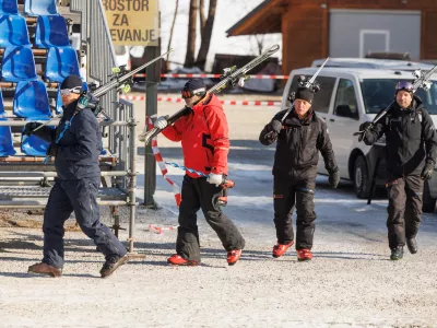 Kranjska Gora, Podkoren.Termin za izjave vodilnih predstavnikov Pokala Vitranc in svetovnega pokala v alpskem smucanju po snezni kontroli Mednarodne smucarske zveze (FIS).