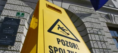 simbolična fotografija - opozorilna tabla - pozor spolzka tla - Vrhovno sodišče Republike Slovenije - Višje in Okrožno sodišče v Ljubljani, Tavčarjeva ulica 9, stavba - - pravosodje - pravo - pravičnost - pravica - pravni sistem - tožilstvo - sodna oblast - sodišča - //FOTO: Bojan Velikonja