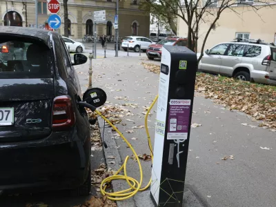 14.11.2024 - simbolična fotografija - električni avto - avto na elekriko - električni pogon - električna polnilnicaFOTO: LUKA CJUHA