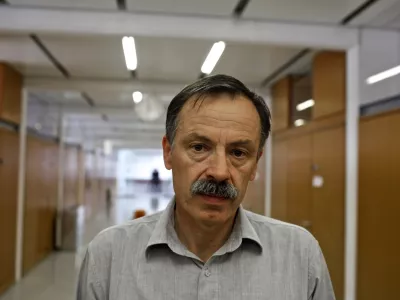 prof. dr. Mojmir Mrak, profesor mednarodne ekonomije na ljubljanski ekonomski fakulteti - Ekonomska fakulteta UL    ///FOTO: Luka Cjuha OPOMBA: ZA OBJAVO V PRILOGI – DNEVNIKOV OBJEKTIV - INTERVJU