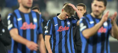 Atalanta's Charles De Ketelaere, center, reacts after a Champions League, playoff second leg, soccer match between Atalanta and Club Brugge in Bergamo, Italy, Tuesday, Feb.18, 2025. (Spada/LaPresse via AP)