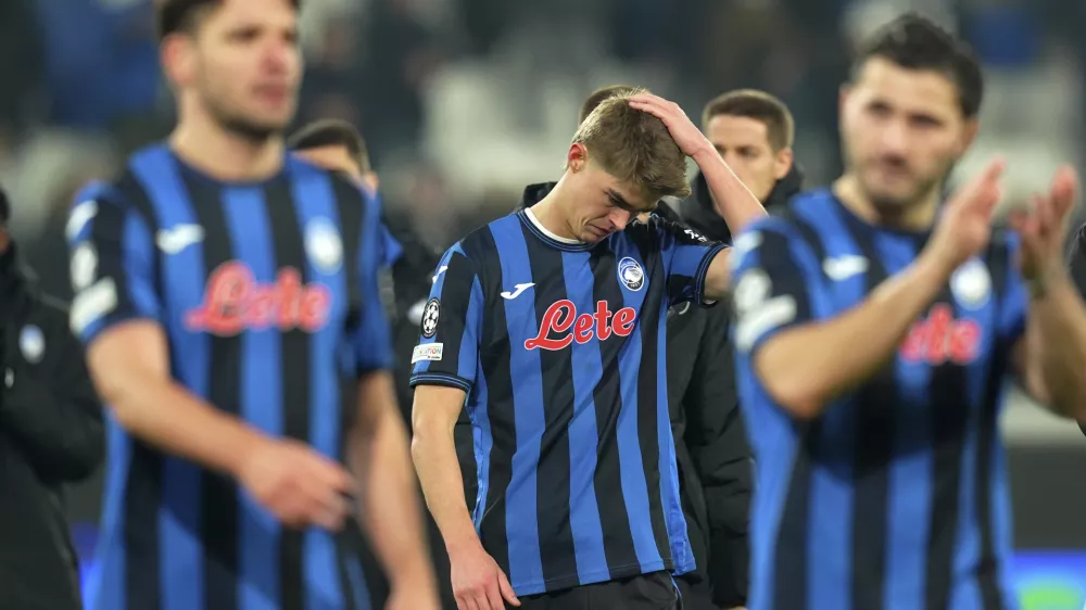 Atalanta's Charles De Ketelaere, center, reacts after a Champions League, playoff second leg, soccer match between Atalanta and Club Brugge in Bergamo, Italy, Tuesday, Feb.18, 2025. (Spada/LaPresse via AP)