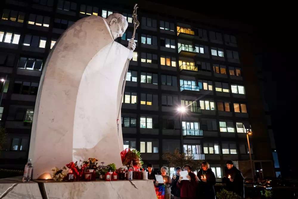 18 February 2025, Italy, Rome: A group of Faithful people from Bolivia pray for Pope Francis outside the Agostino Gemelli Polyclinic, where he is hospitalized for tests and treatment for bronchitis. Photo: Stefano Costantino/SOPA Images via ZUMA Press Wire/dpa