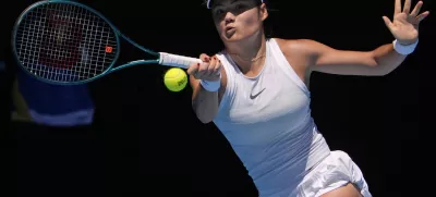 FILE - Emma Raducanu of Britain plays a forehand return to Iga Swiatek of Poland during their third round match at the Australian Open tennis championship in Melbourne, Australia, Saturday, Jan. 18, 2025. (AP Photo/Asanka Brendon Ratnayake, File)