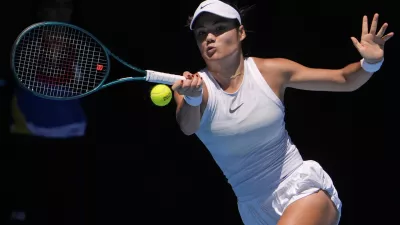 FILE - Emma Raducanu of Britain plays a forehand return to Iga Swiatek of Poland during their third round match at the Australian Open tennis championship in Melbourne, Australia, Saturday, Jan. 18, 2025. (AP Photo/Asanka Brendon Ratnayake, File)